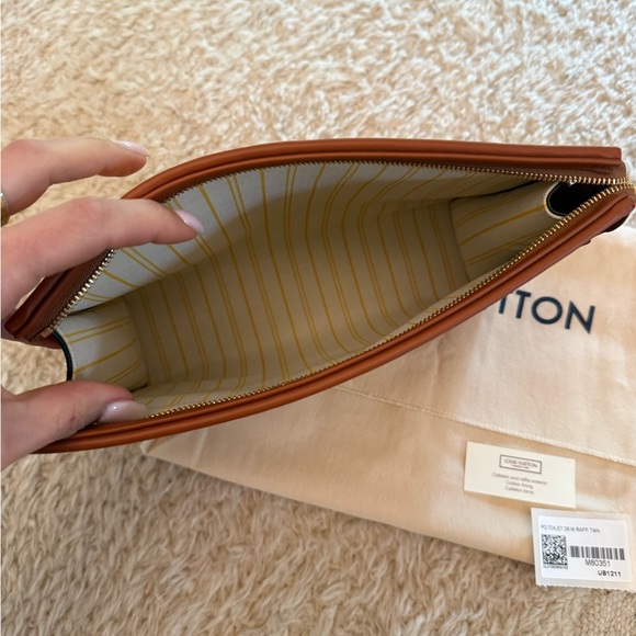 Louis Vuitton raffia clutch - Picture 4 of 9